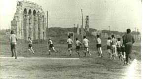 Sole sui tetti dei palazzi in costruzione… La preparazione al campionato negli anni Sessanta