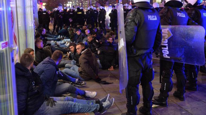 Varsavia, i tifosi Lazio restano in carcere. Il silenzio dell’Uefa